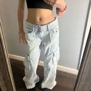 Low-Rise Baggy Cargo Jean